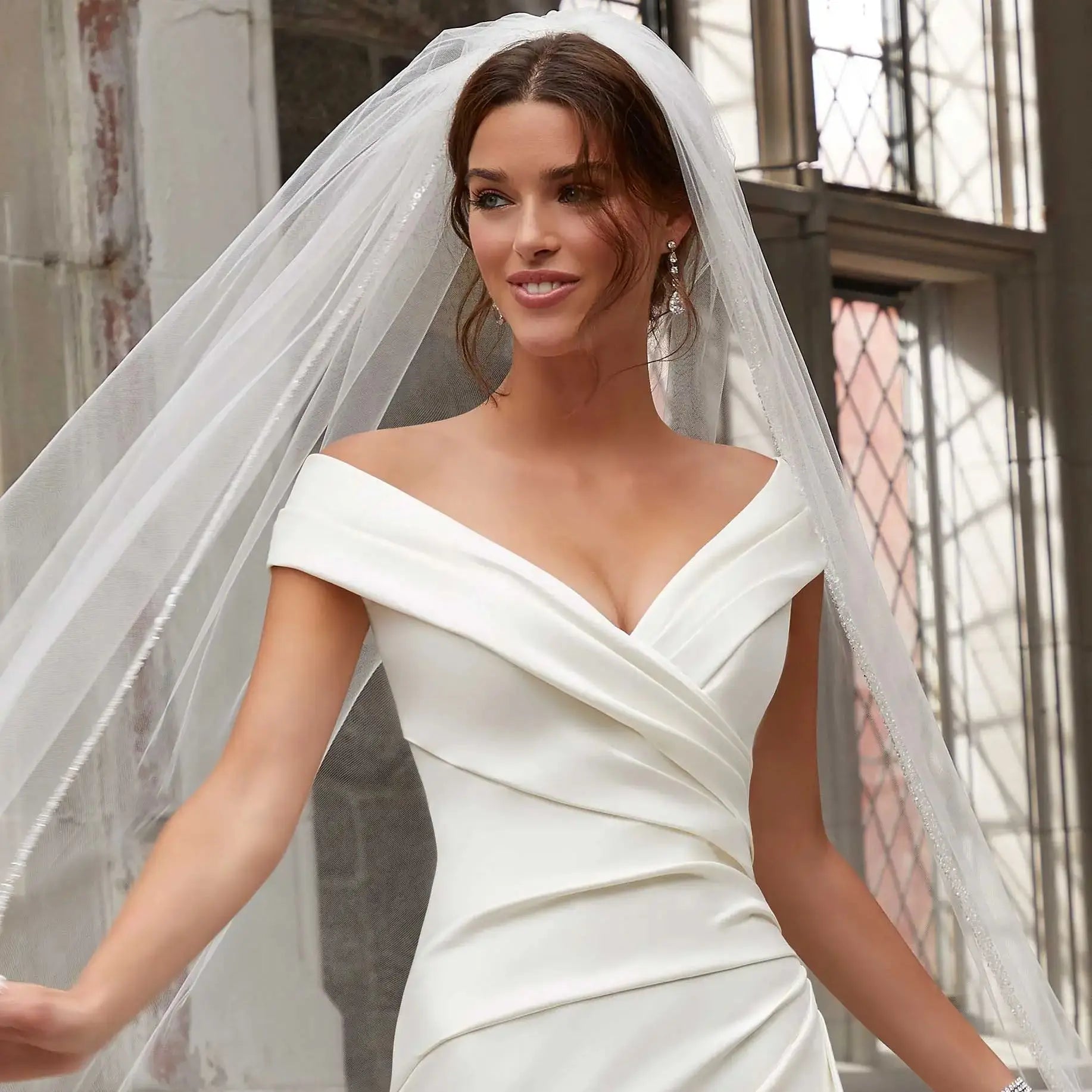 Luxury Organza Crystal Wedding Bridal Veil with Rhinestone Edge